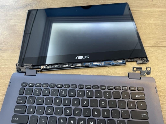 Laptop scharnier afgebroken