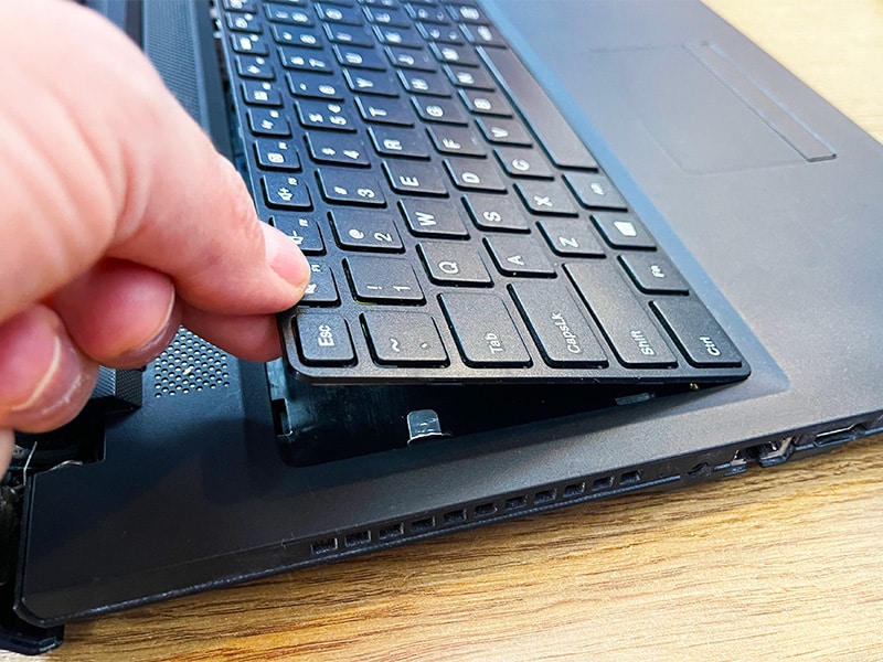 Visa naam Omkleden Laptop Toetsenbord Vervangen - Bel Bas laptop reparatie